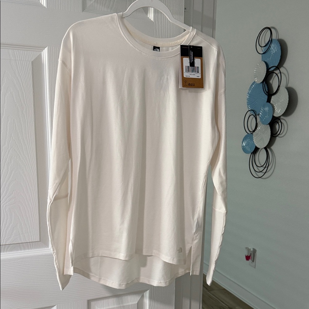 The North Face Women’s Off-White Long Sleeve Tee - Picture 1 of 5
